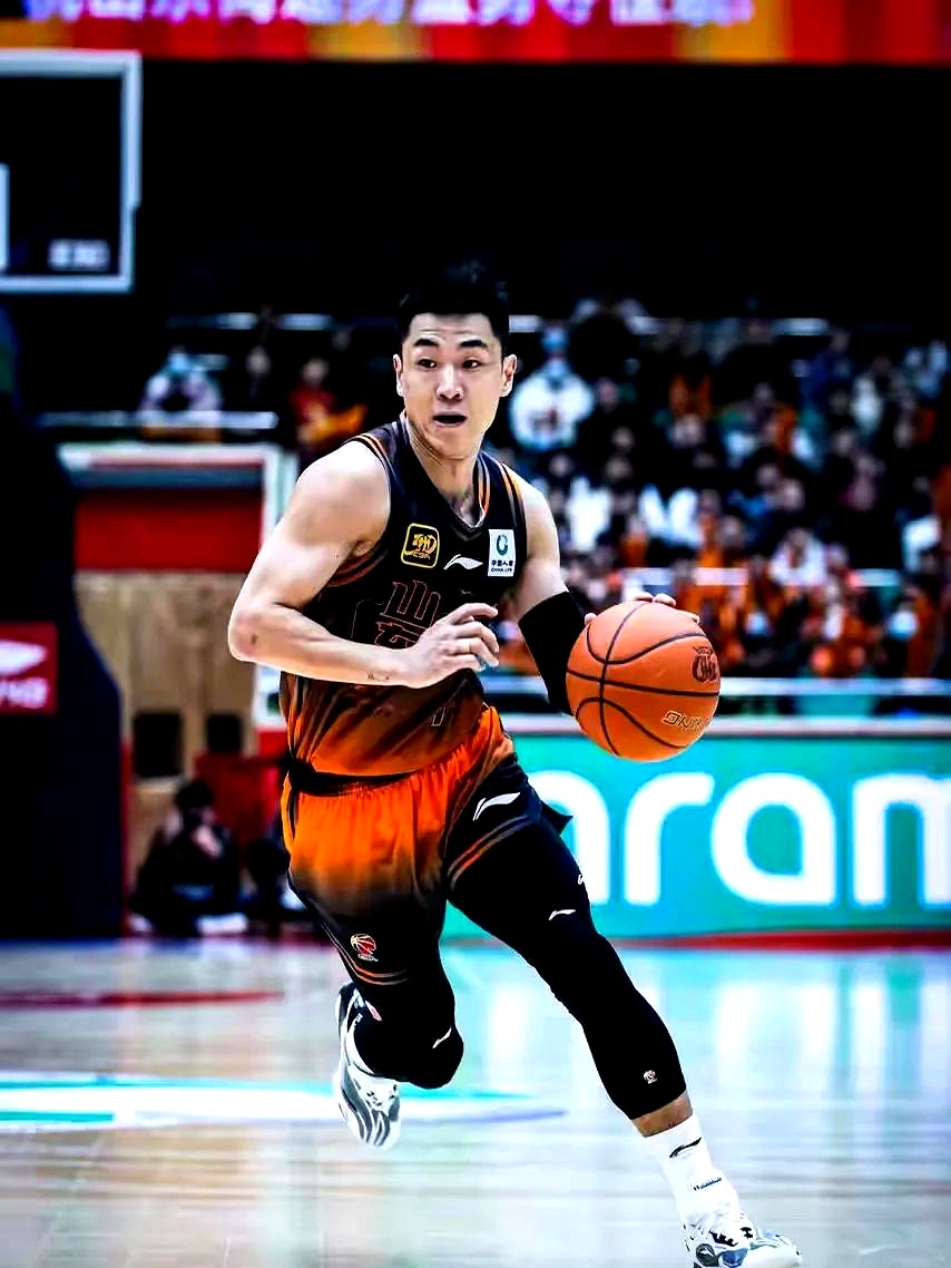 中欧体育官网关于转会期山东男篮备战CBA常规赛,止住颓势细节曝光,更衣室稳定,资深球员宣示担当的信息