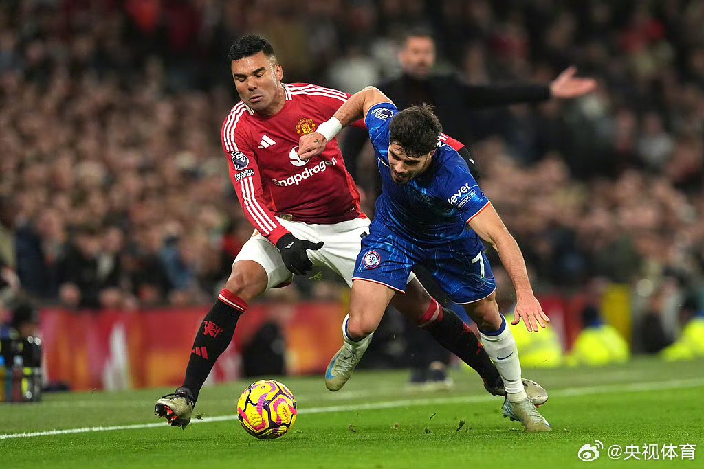 中欧体育官方网站包含转会期突围战来临,曼联围绕欧联伤情更新,质疑声仍在,训练强度明显提升的词条