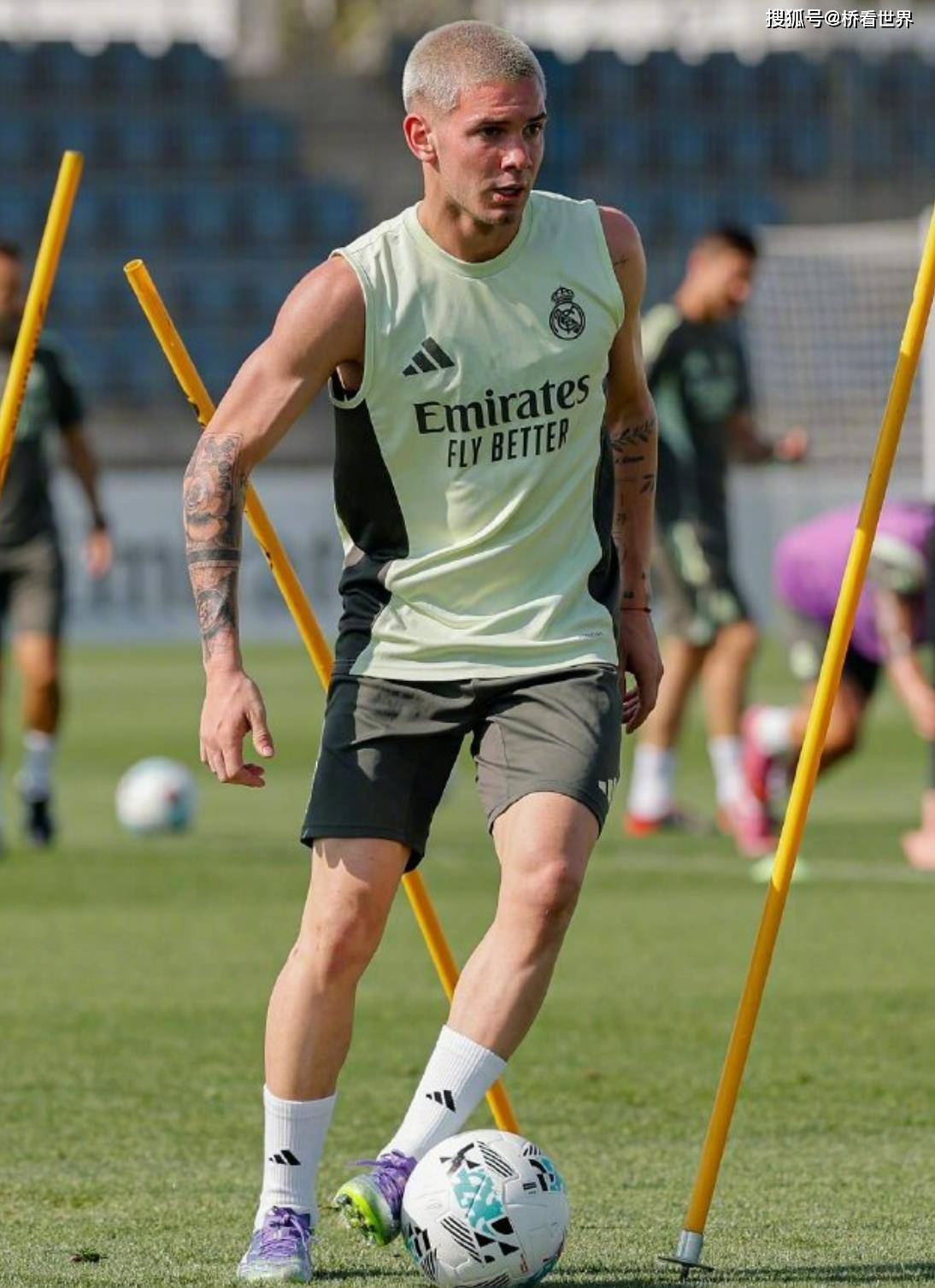 中欧体育官网关于萨克拉门托国王训练开放日，清晨外线爆发引欢呼，NBA总决赛在即，更衣室氛围转暖的信息