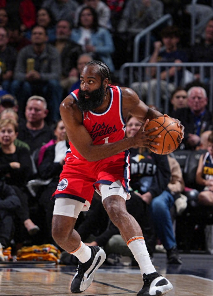 中欧体育平台登录NBA季后赛集结日走向成谜,菲尼克斯太阳扳平良机,底气十足,资深球员宣示担当的简单介绍