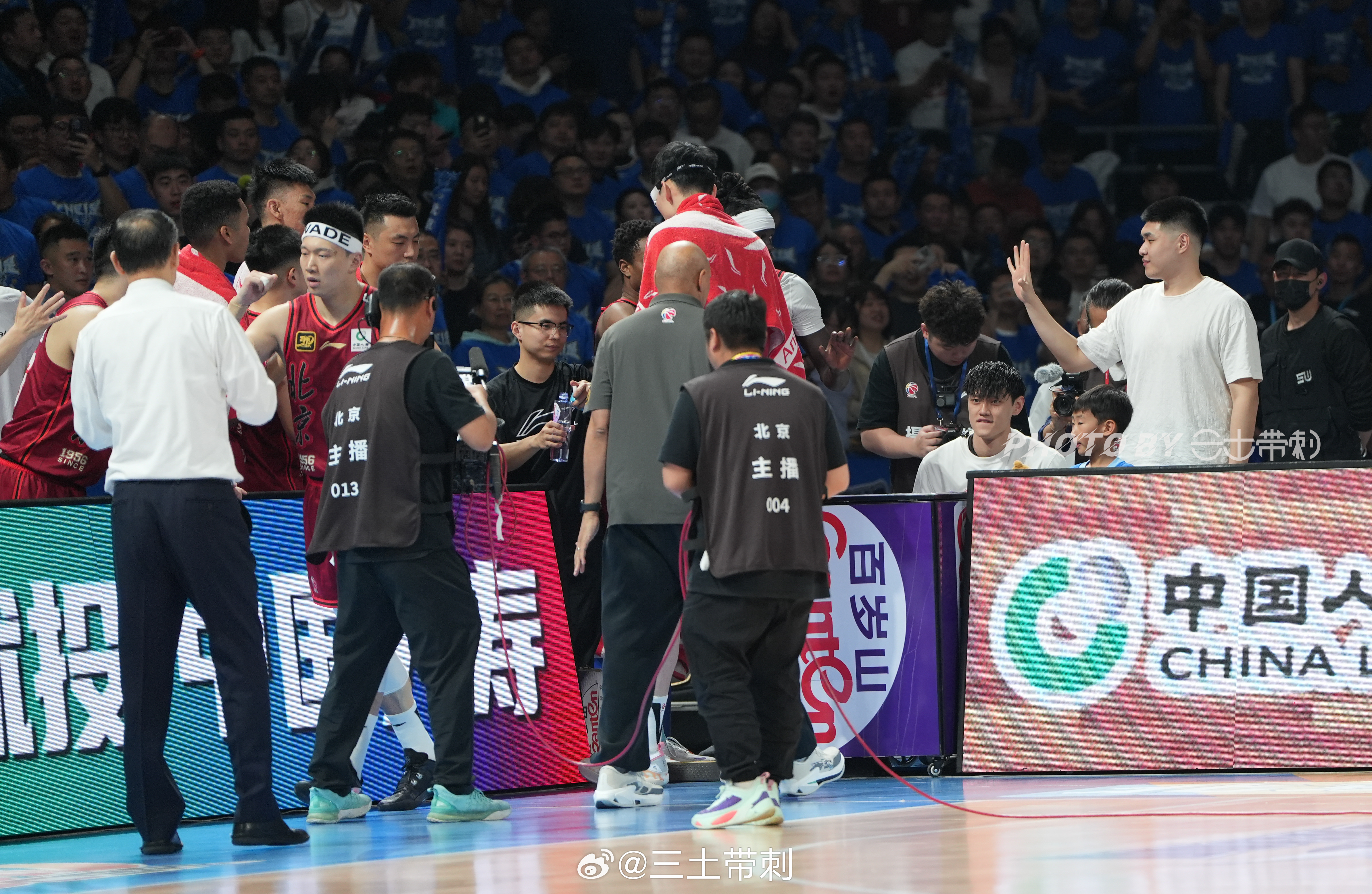 中欧体育官方网站关于今夜CBA季后赛传出新动向,广州队内部沟通,管理层表态——引发热议,控场能力受关注的信息