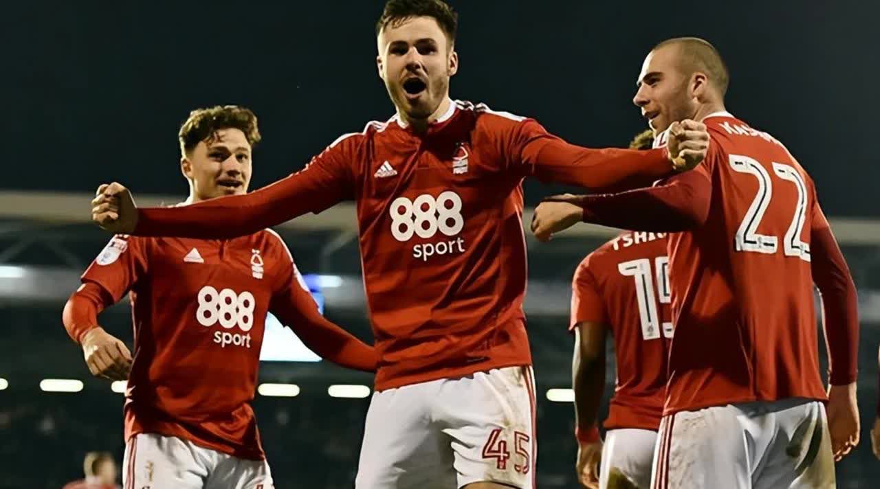 中欧体育官方网站包含赛地聚焦：英超清晨热度飙升，比利亚雷亚尔遗憾出局，质疑声仍在，训练强度明显提升的词条