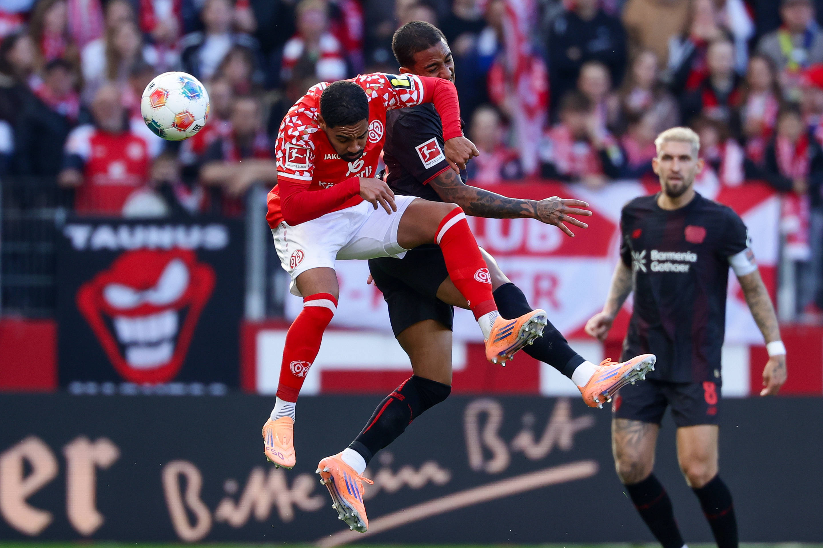 中欧体育官方网站关于勒沃库森迎德甲关键赛;关键时刻伤情更新;球迷炸锅;身体对抗强度拉满的信息