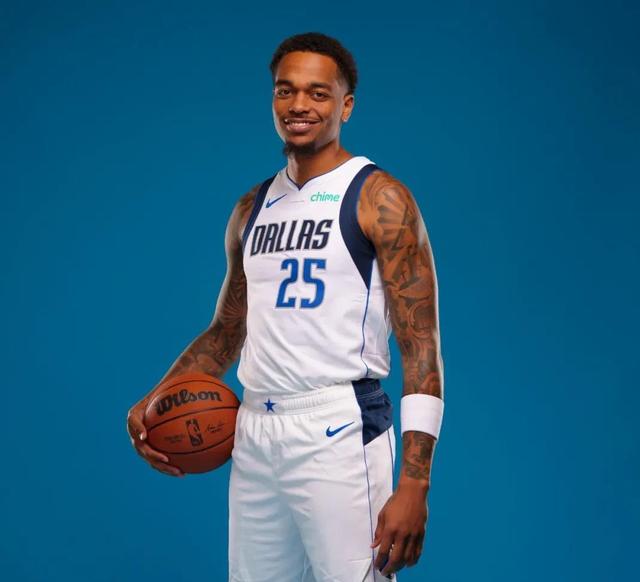 中欧体育官方网站包含转会期达拉斯独行侠调整名单以备NBA季后赛,官宣签约环节打磨,悬念犹存,训练强度明显提升的词条