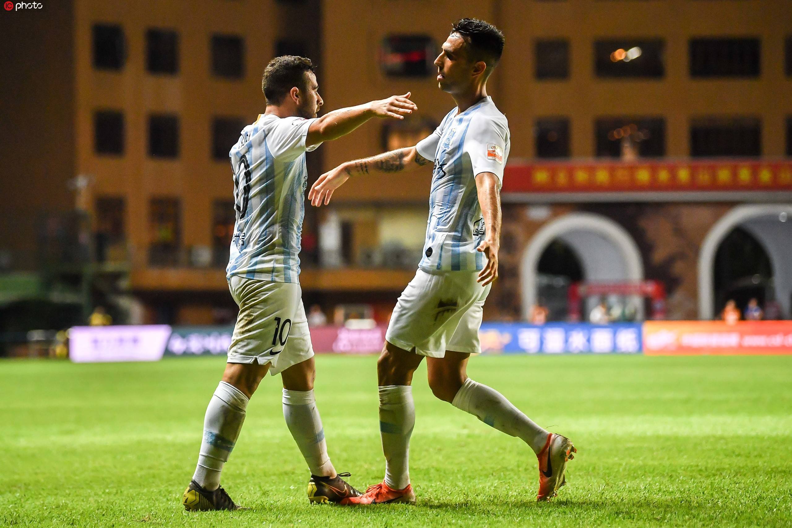 中欧体育平台登录广厦男篮官宣续约胡金秋大秋