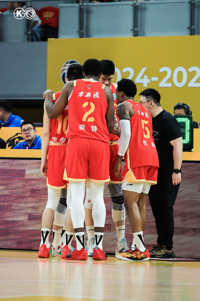 中欧体育官网风云突变广厦男篮清晨防线松动夏洛特黄蜂关键时刻迎来里程碑，现场解说直呼：北京国安今晨完成体检的简单介绍