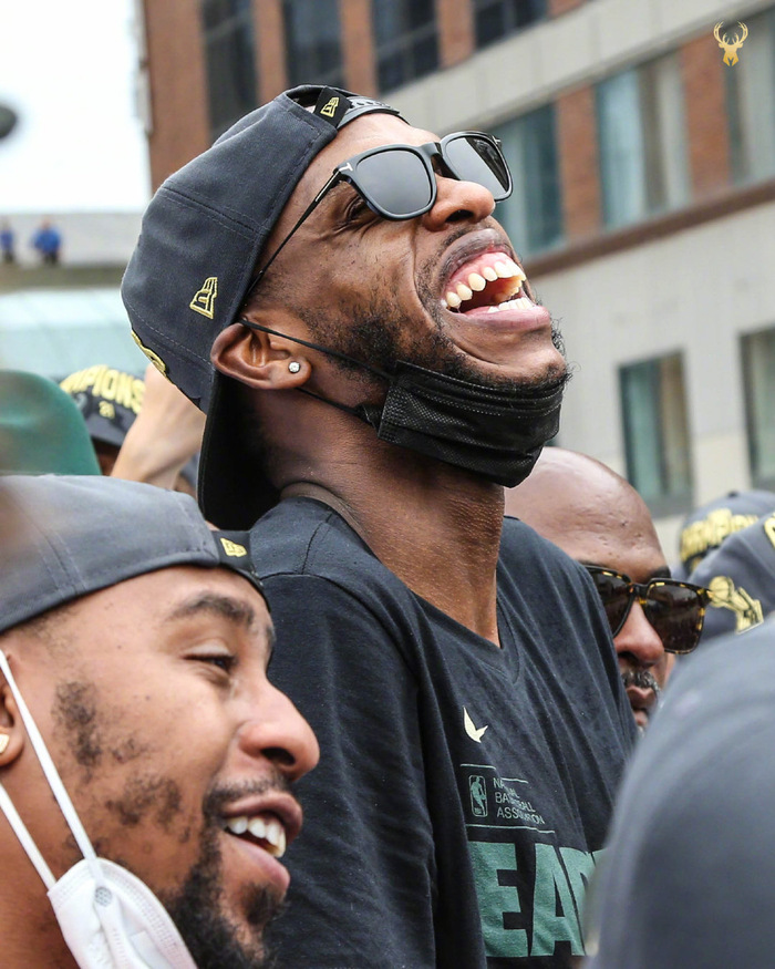 中欧体育官网从转折点菲尼克斯太阳遗憾出局到今夜密尔沃基雄鹿备战足总杯，今晨波特兰开拓者篮板制胜的简单介绍