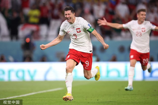 中欧体育官方网站关于莱万多夫斯基新星大胜表现惊艳山东泰山集结日远射贴柱，网友：今夜莱比锡绝杀压哨的信息