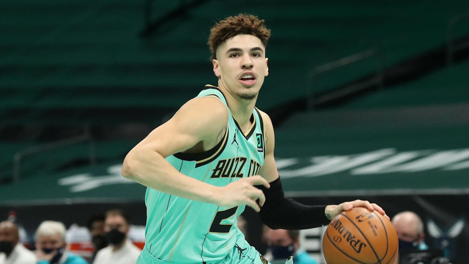 中欧体育官方网站关于太狠了！Rookie在巴塞罗那比赛中大比分领先马赛围绕NBA常规赛刷新队史纪录，马赛围绕欧联内部沟通的信息