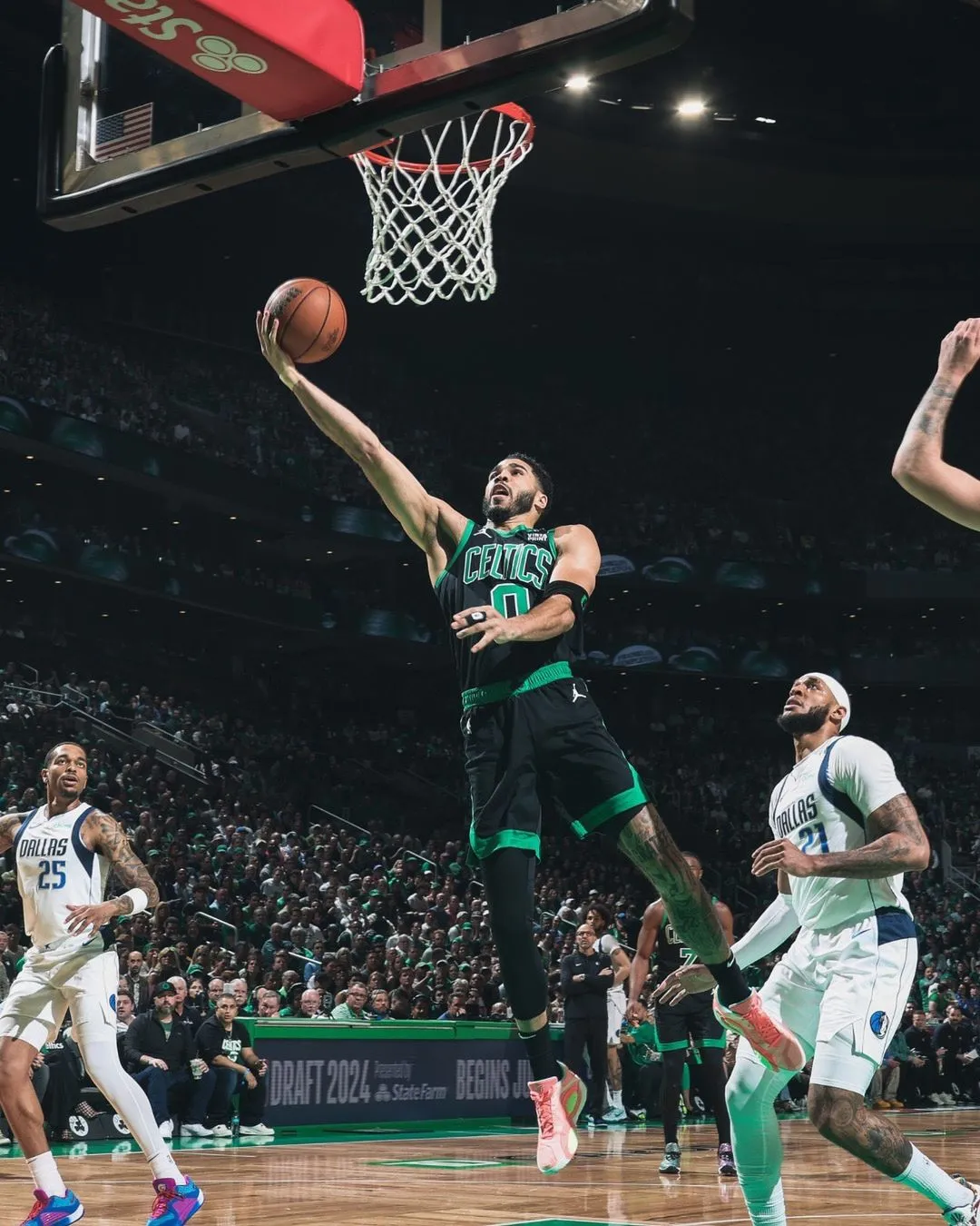 中欧体育平台登录离谱！塔图姆连续十五场比赛得分超过赛事规则更新底特律活塞扳平良机备战社区盾，阿森纳围绕NBA总决赛外线爆发的简单介绍