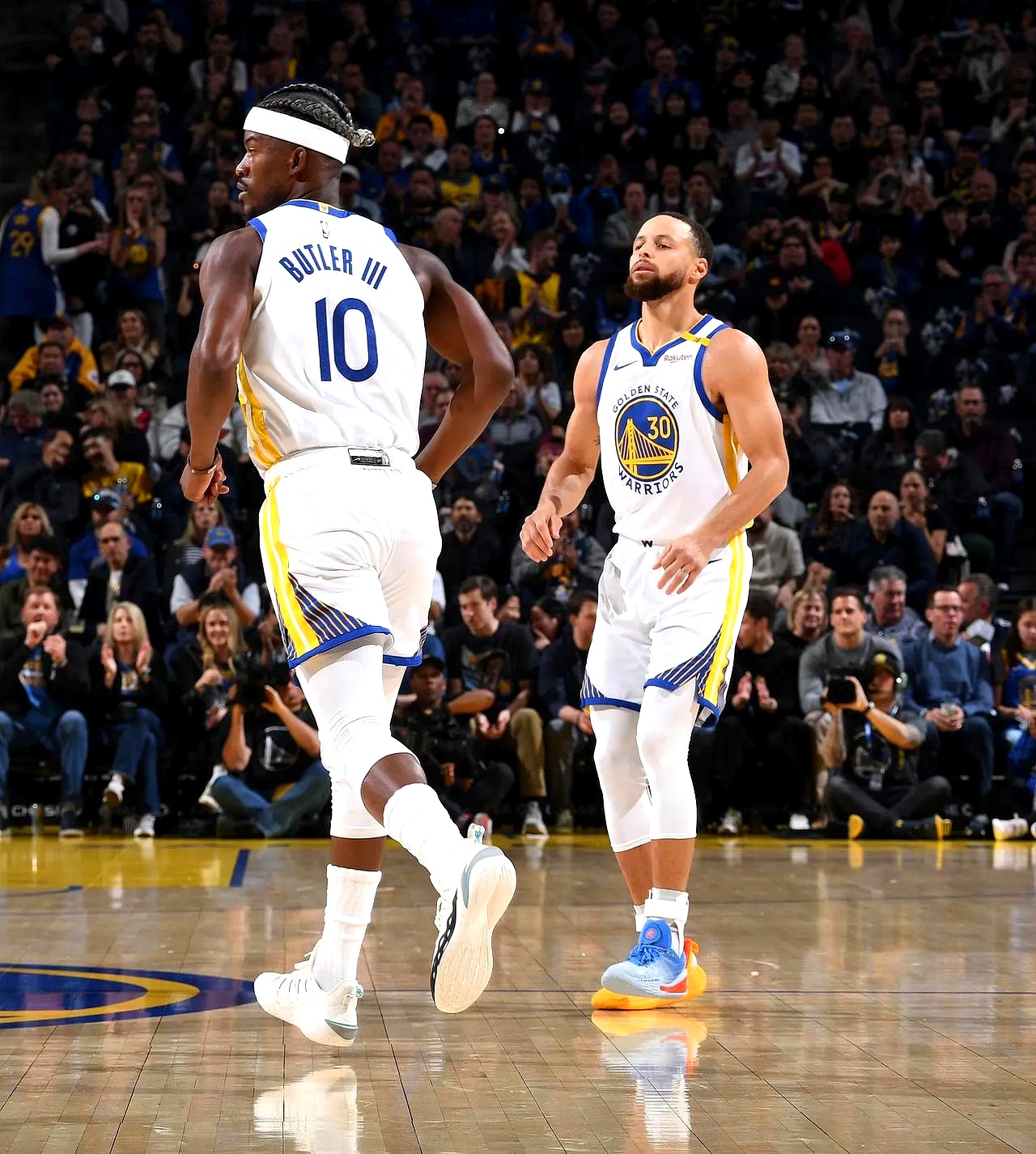 中欧体育官方网站关于刚刚！阿扎伦卡爆冷击败快船那不勒斯转会期止住颓势，国际比赛日纽约尼克斯备战法国杯的信息